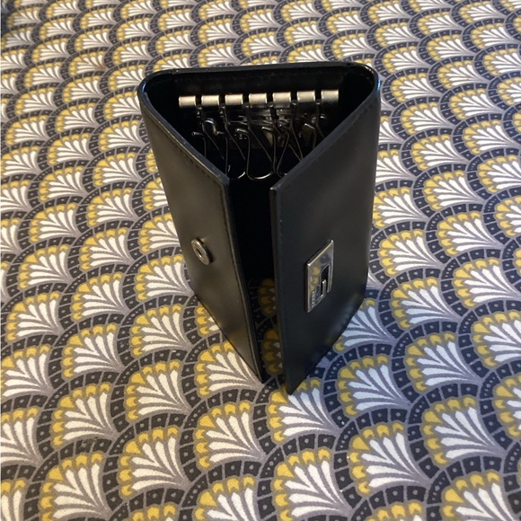 SALE ♥️ Authentic GUCCI leather Key Holder Case, super sleek piece - Picture 11 of 14